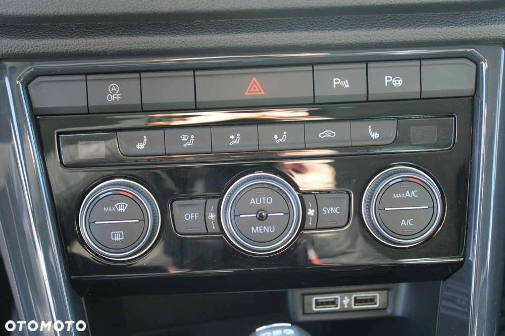 Volkswagen T-Roc - 17