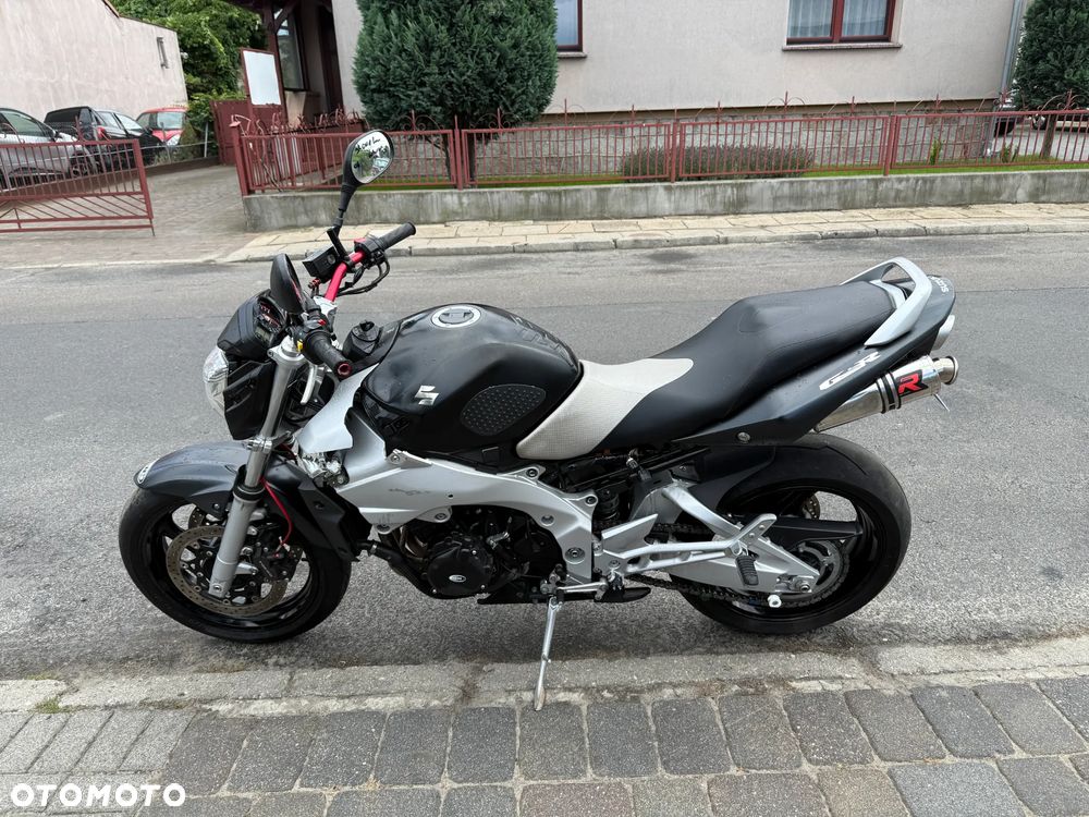 Suzuki GSR - 5