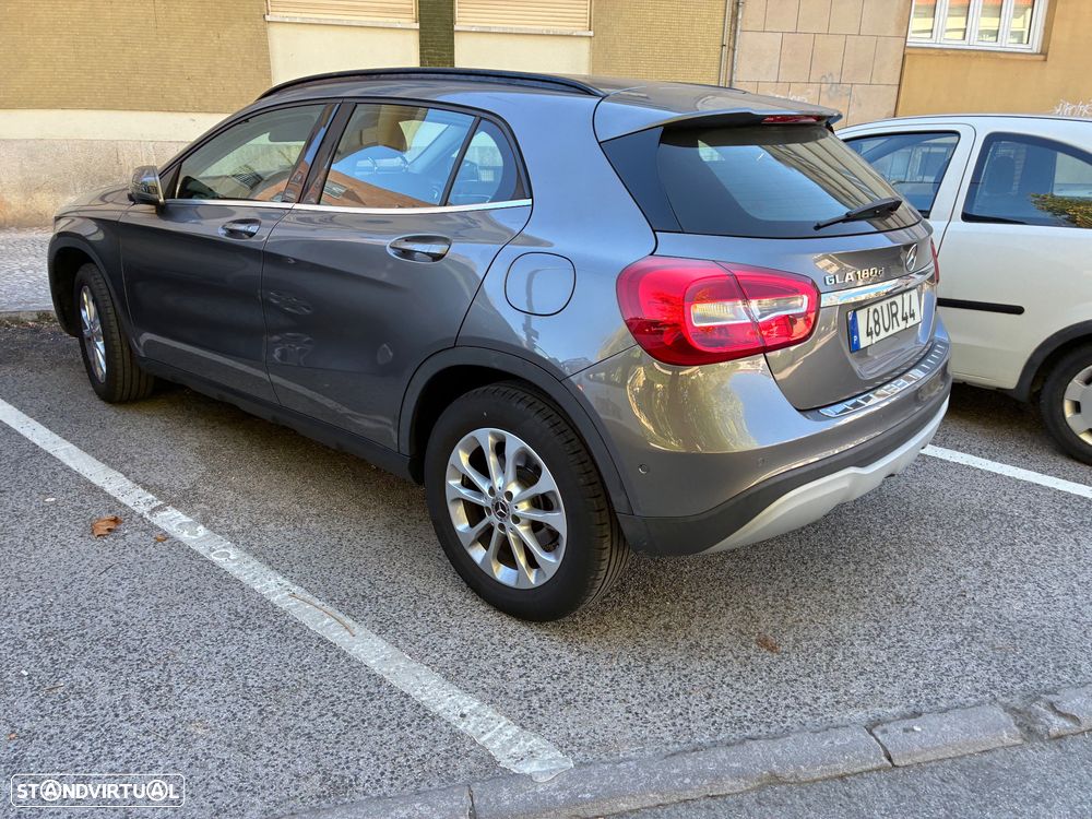 Mercedes-Benz GLA 180 d Style - 4