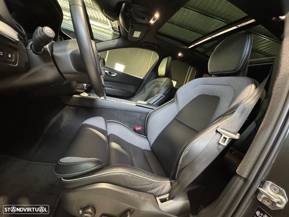 Volvo XC 60 2.0 T6 PHEV R-Design AWD - 26