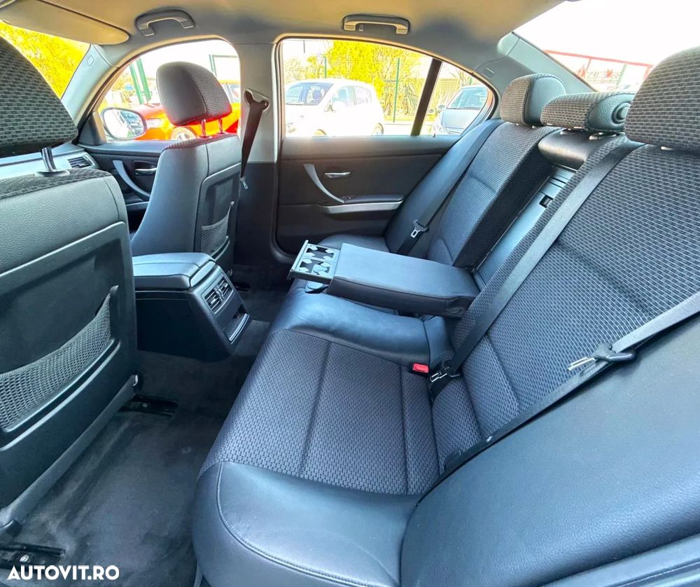 BMW Seria 3 320d xDrive DPF - 19