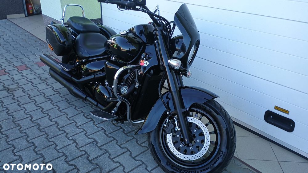 Suzuki Intruder - 1