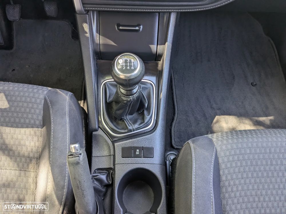 Toyota Auris 1.4 D-4D Comfort - 14