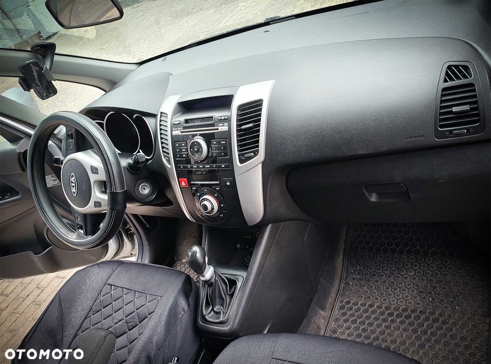 Kia Venga - 7