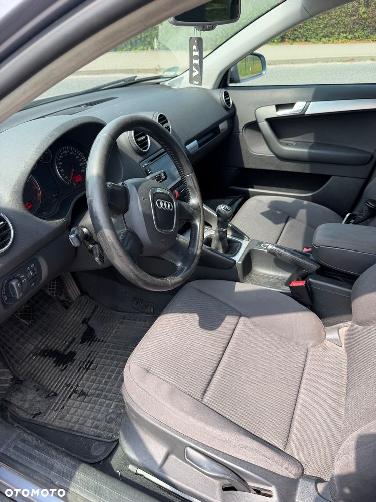 Audi A3 Sportback 1.6 FSI Ambiente - 9