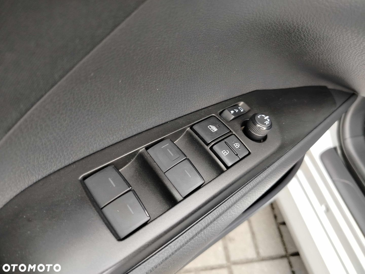 Toyota Camry - 10