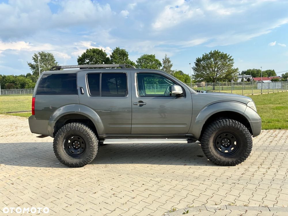 Nissan Pathfinder 2.5 dCi SE - 2