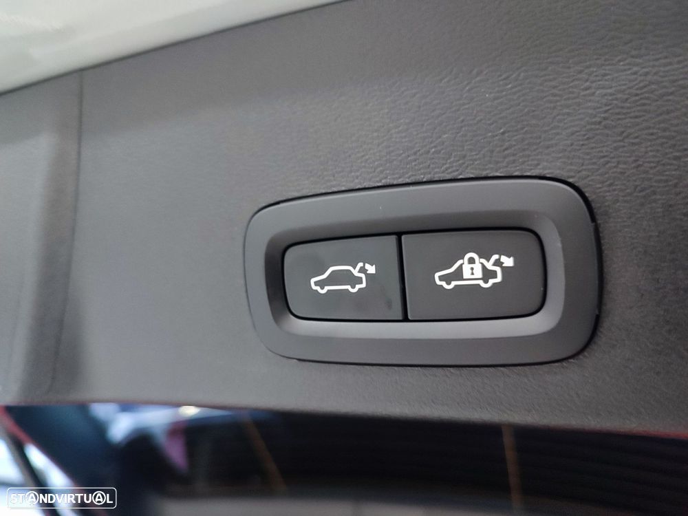 Volvo XC 40 1.5 T2 Plus Dark Auto - 24