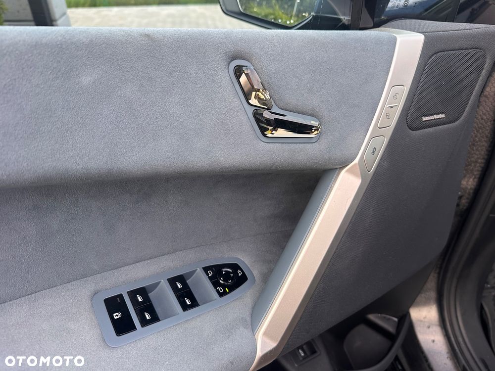 BMW iX xDrive40 76.6kWh Signature - 19
