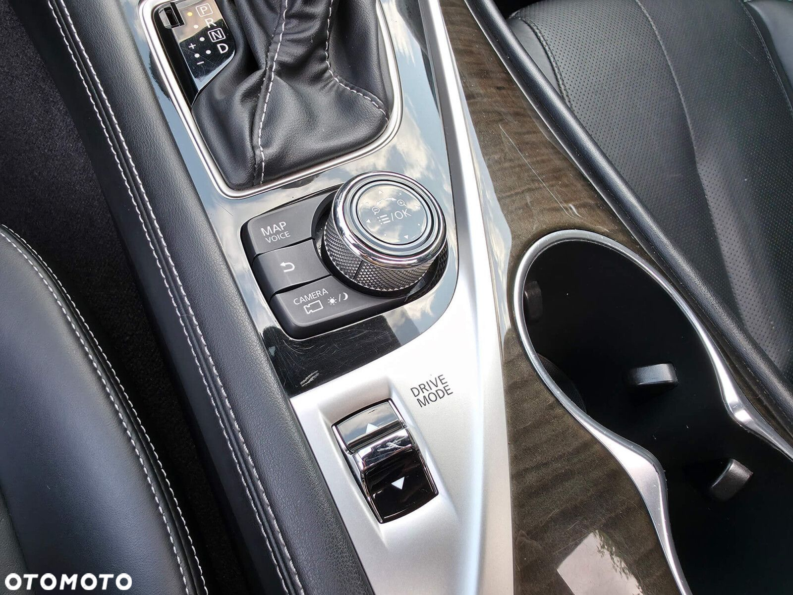 Infiniti Q60 - 12