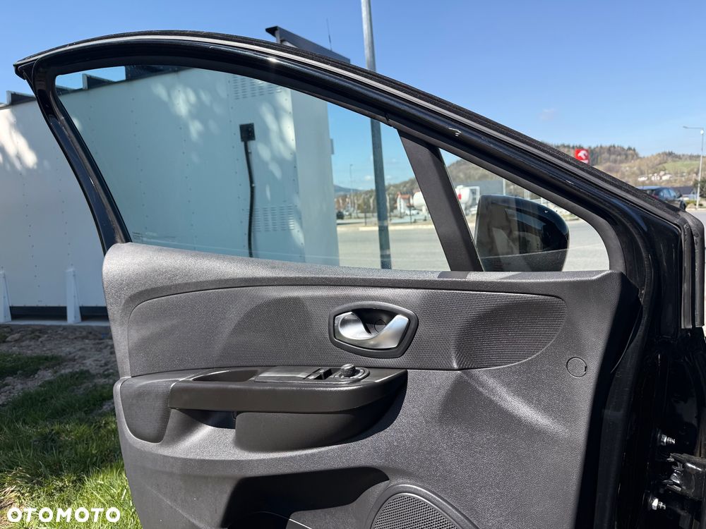 Renault Clio 1.2 16V Limited EU6 - 12