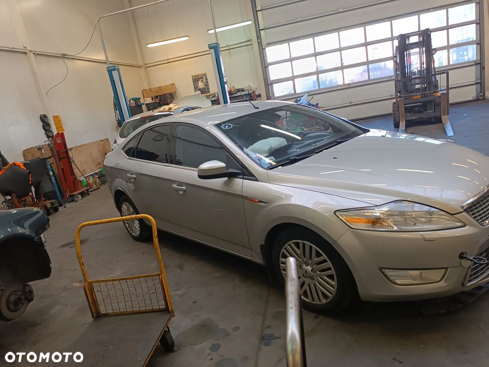 Ford Mondeo MK4 z silnikiem 2.0 benzyna o ozn.TBBA/TBBB I skrzynia manualną 5 biegów  kod lakieru 6C - 4