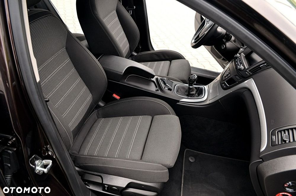 Opel Insignia - 22