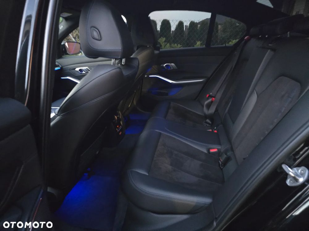 BMW Seria 3 318i M Sport - 15
