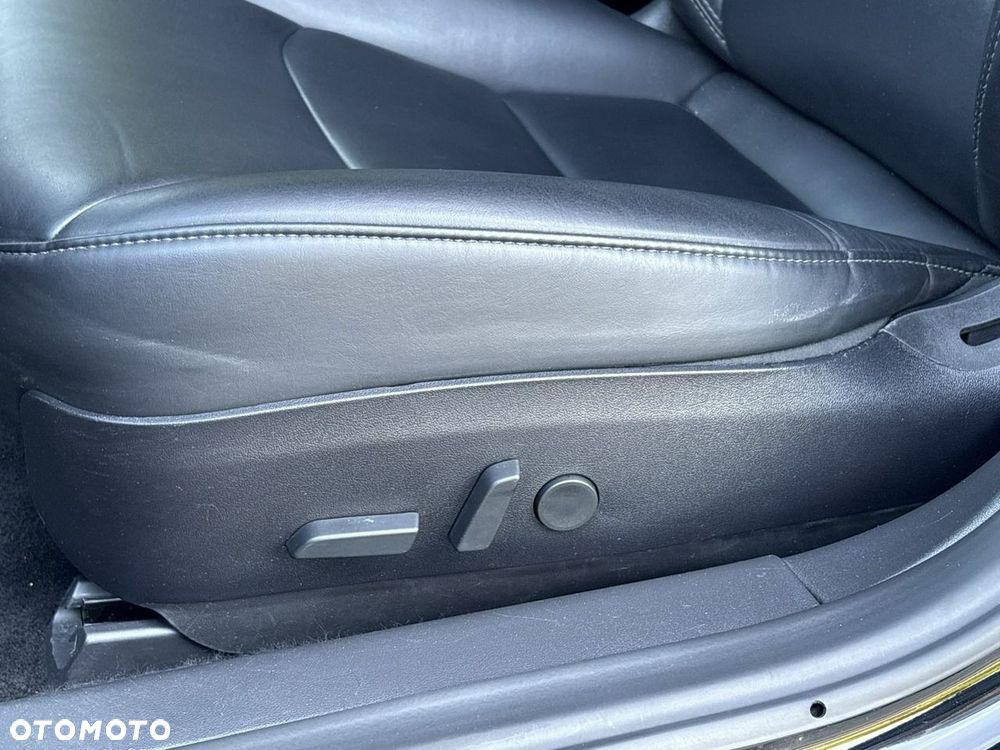 Tesla Model 3 - 24