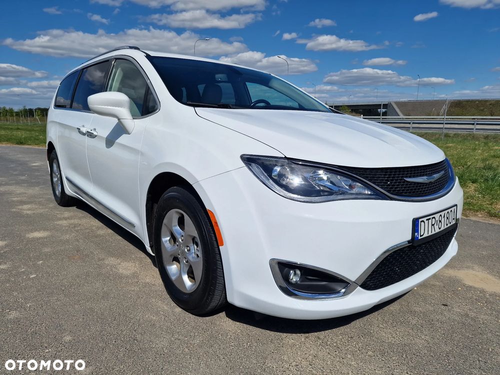 Chrysler Pacifica - 13