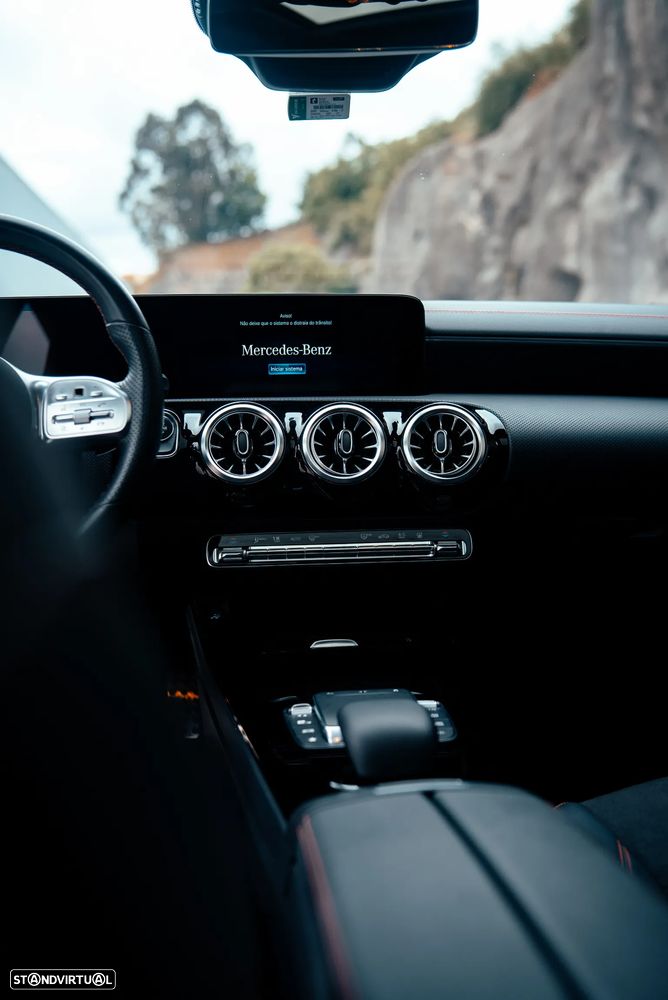 Mercedes-Benz CLA 250 e Shooting Brake AMG Line - 16