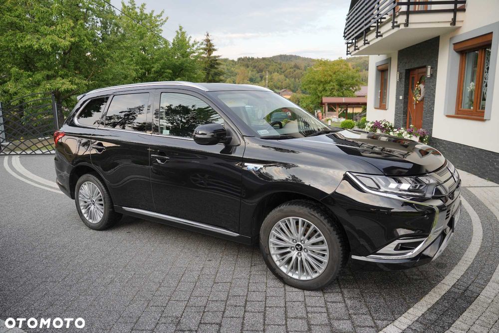 Mitsubishi Outlander - 2