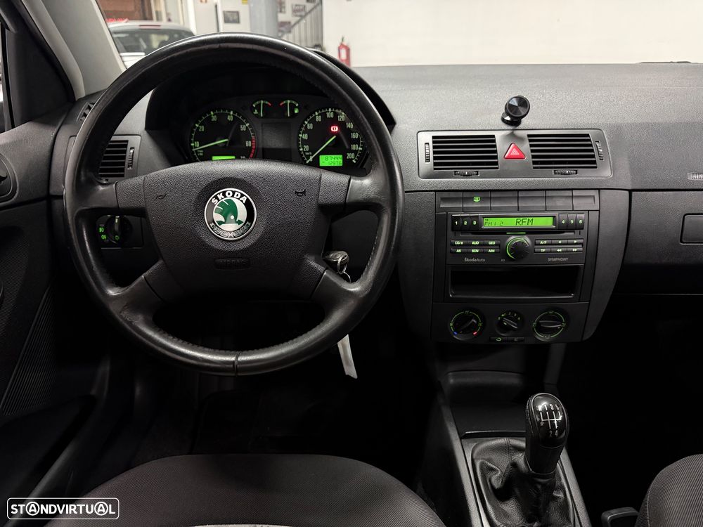 Skoda Fabia Break 1.4 16V Sport - 17