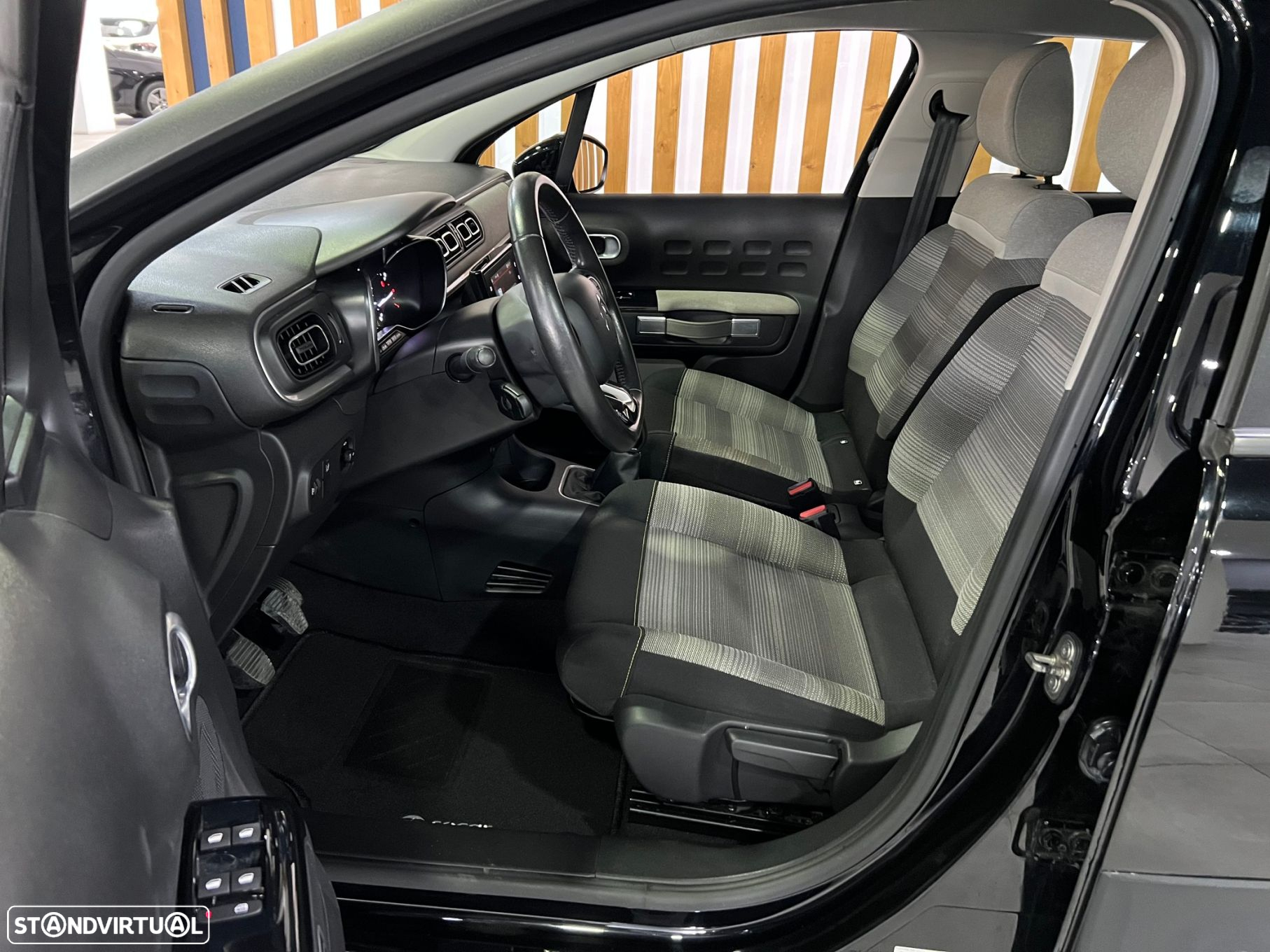 Citroën C3 1.2 PureTech Shine - 9