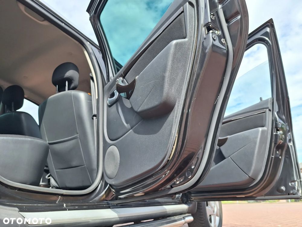 Dacia Duster 1.6 16V 105 4x4 Laureate - 9