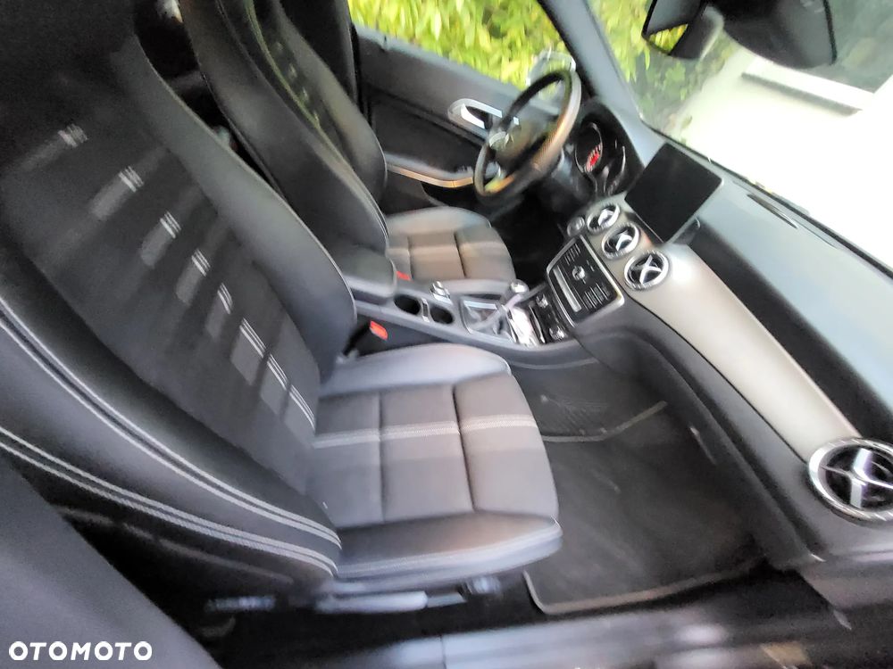 Mercedes-Benz CLA 180 UrbanStyle Edition - 8