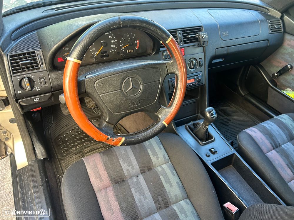 Mercedes-Benz 200 - 5