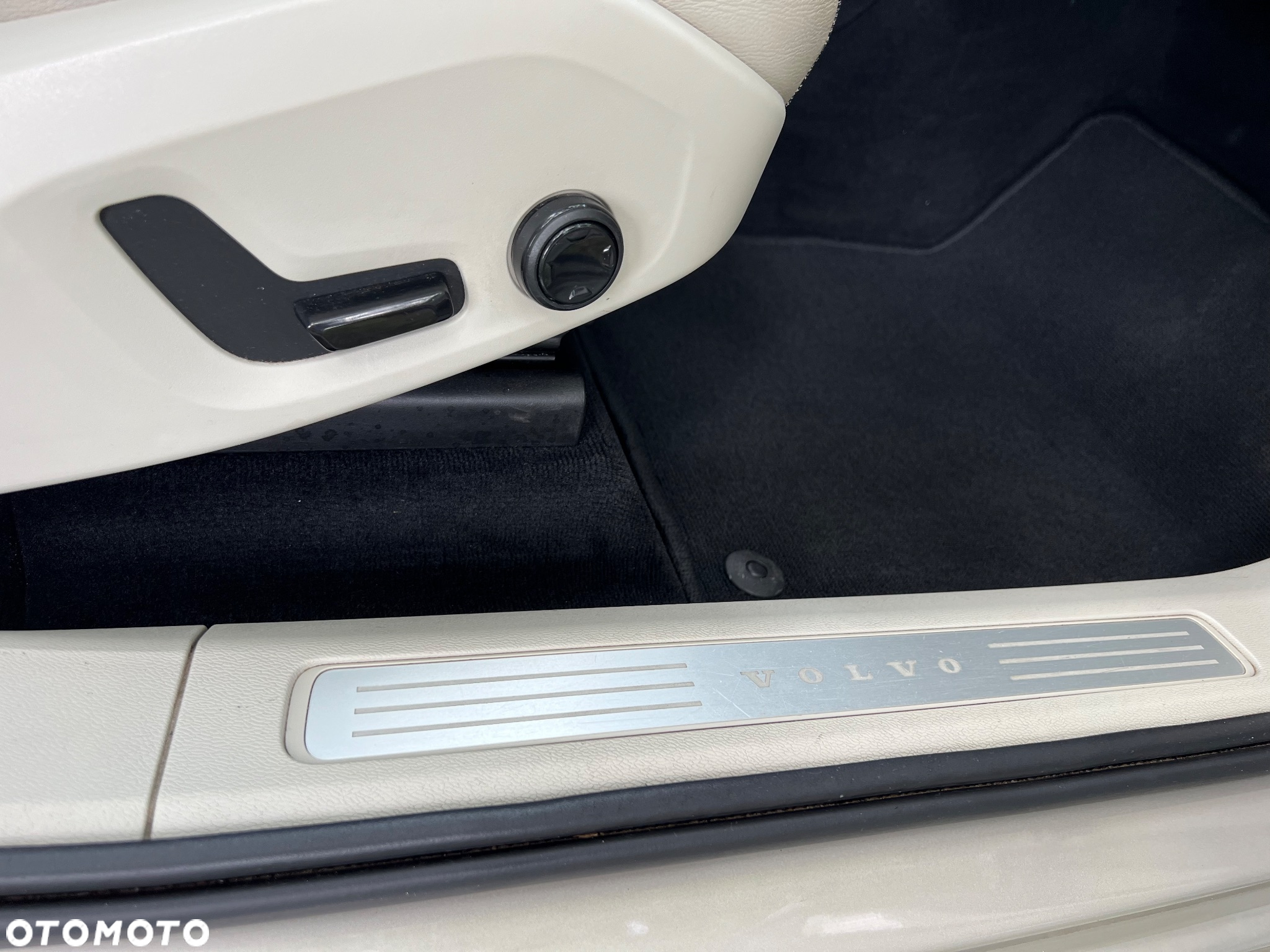 Volvo XC 60 D4 AWD Geartronic Momentum - 8