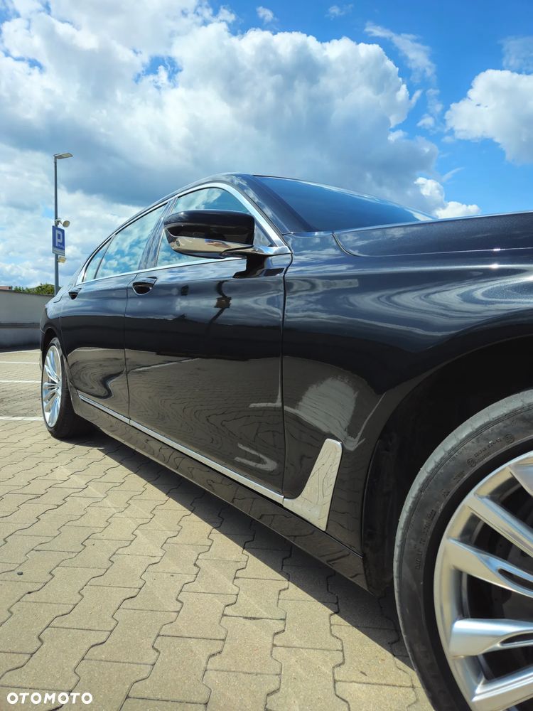 BMW Seria 7 750Li Edition Exclusive - 35