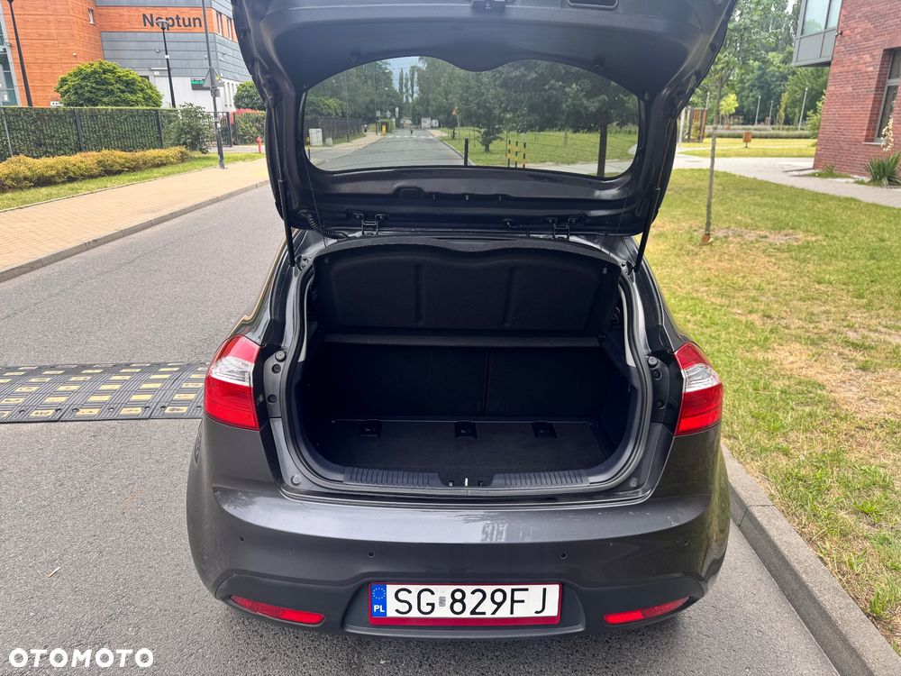 Kia Rio 1.4 Fifa World Cup Edition - 9