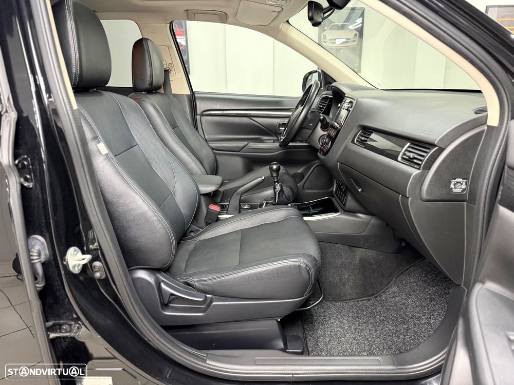Mitsubishi Outlander 2.2 DI-D Intense Black Edition - 23