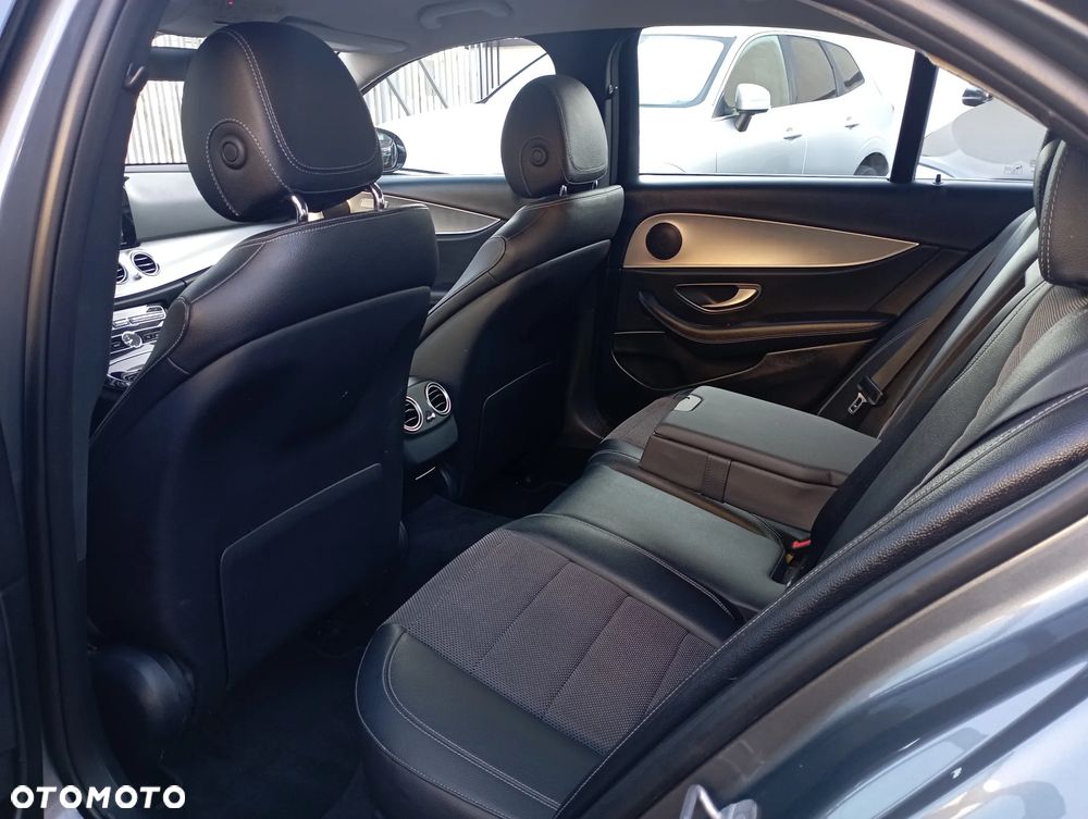 Mercedes-Benz Klasa E 220 d 9G-TRONIC - 11
