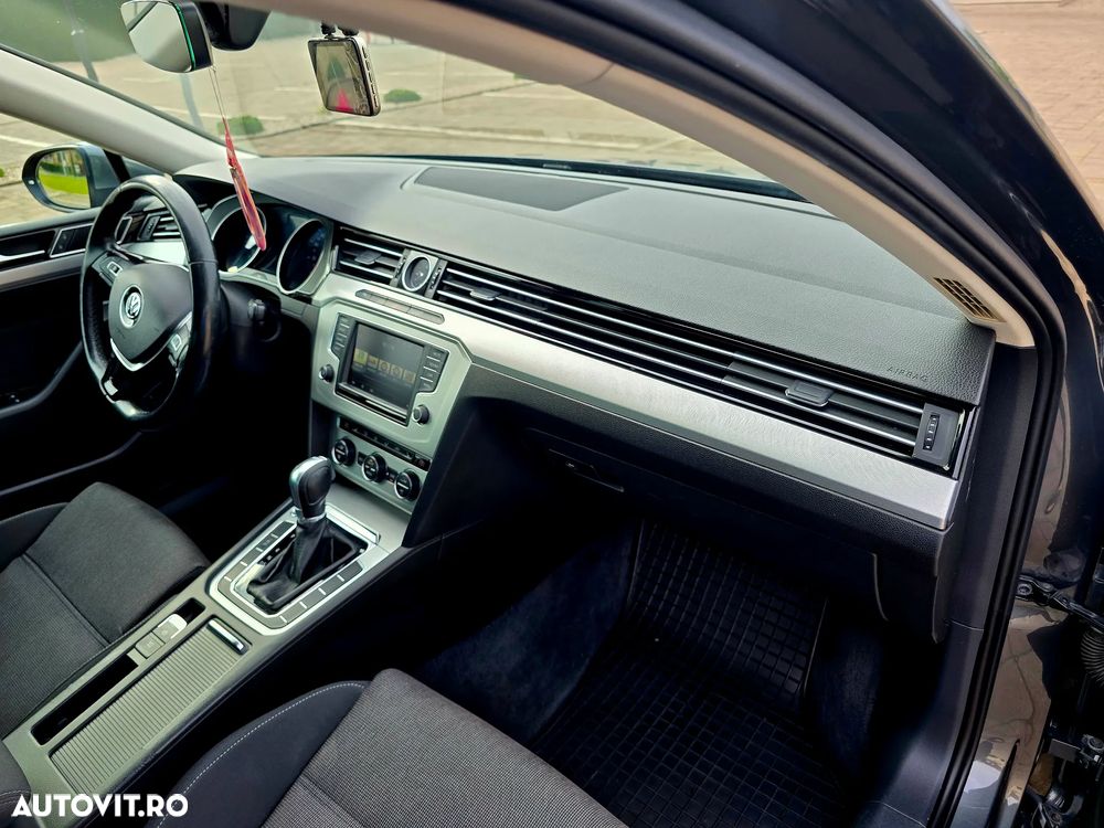 Volkswagen Passat 2.0 TDI DSG Comfortline - 12