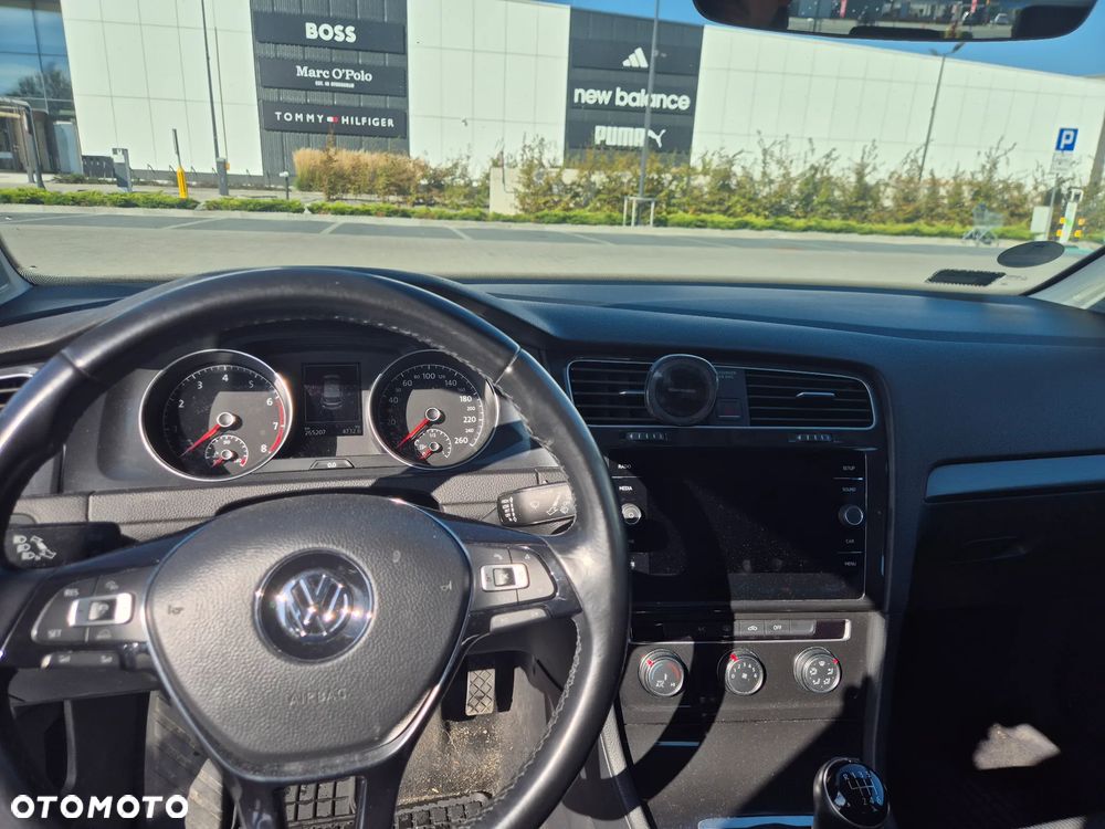 Volkswagen Golf - 10