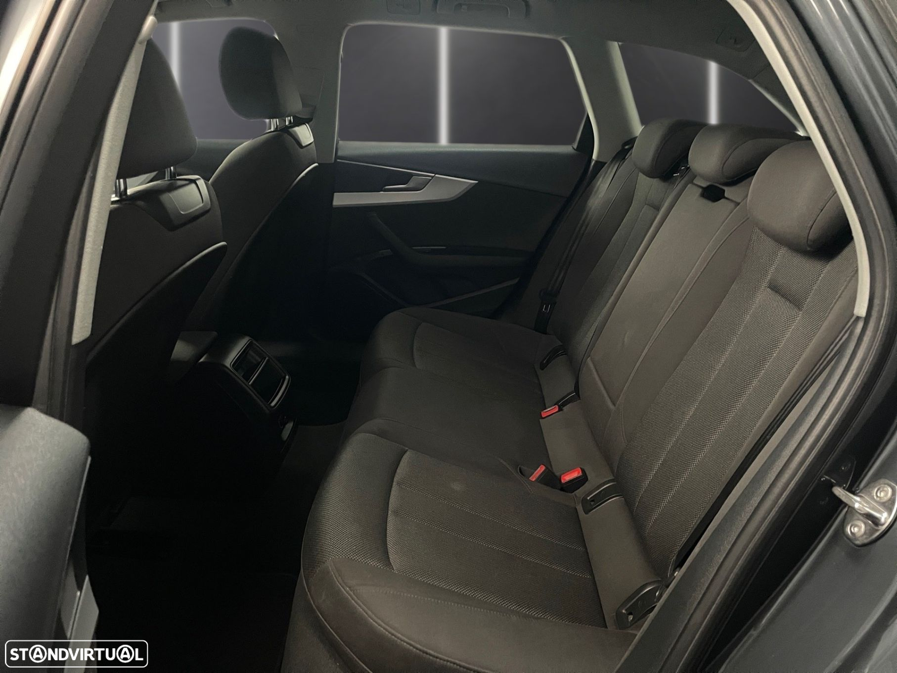 Audi A4 Avant 2.0 TDI Advance - 25