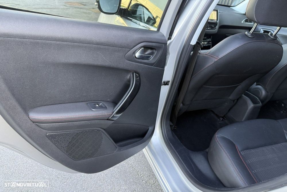 Peugeot 208 1.2 PureTech GT Line EAT6 - 17