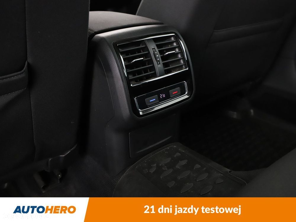 Volkswagen Passat - 35