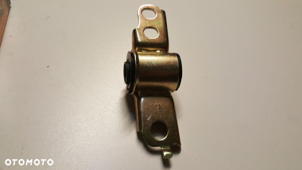 TULEJA TYLNA WAHACZA PRZEDNIEGO MAZDA   LEWA TYLNA DOLNA MAZDA 323 C/F/S IV 89-94  Z-9207,B4553446YA