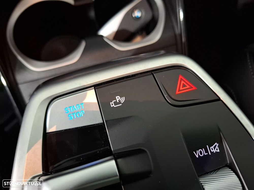 BMW iX1 eDrive20 — fotografia 18