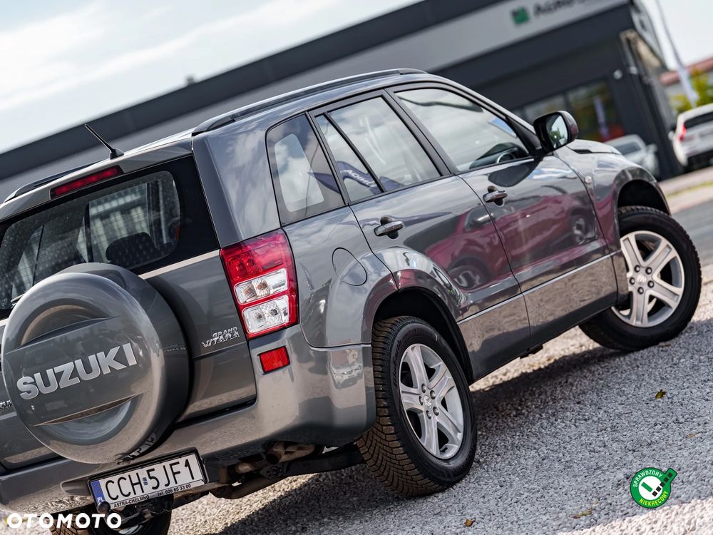 Suzuki Grand Vitara 2.0 Comfort + Family - 8