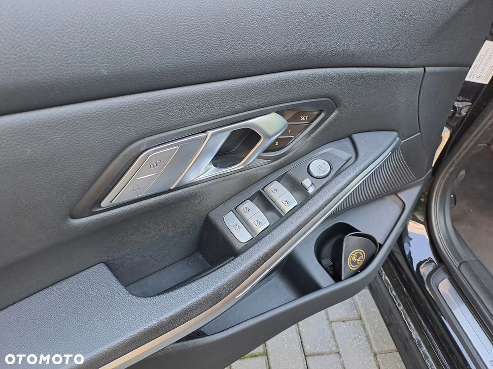 BMW Seria 3 318i Luxury Line sport - 13