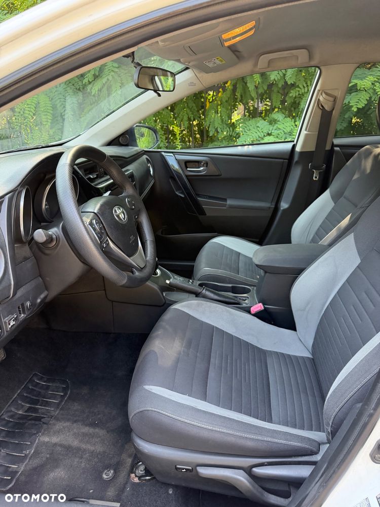Toyota Auris - 12