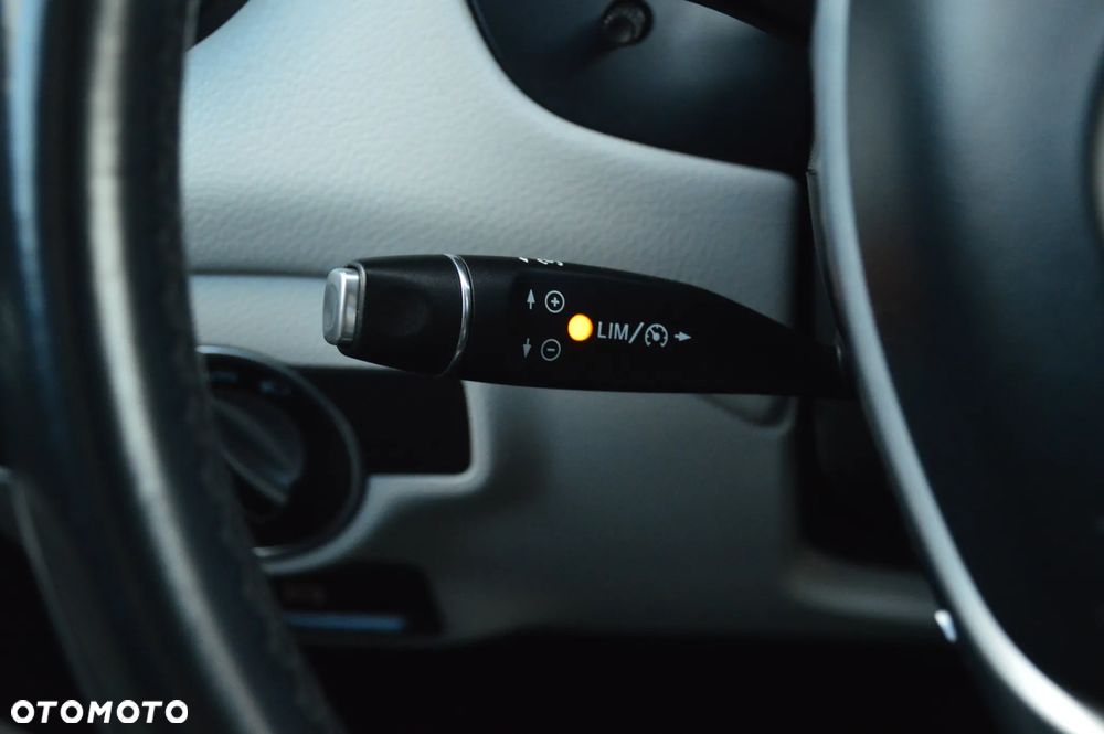 Mercedes-Benz Klasa A 250 4Matic 7G-DCT - 25