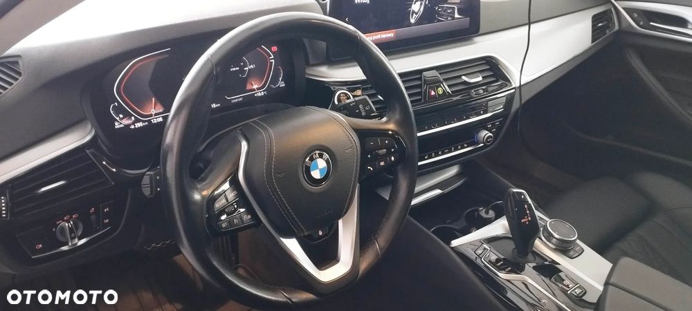 BMW Seria 5 520d Luxury Line sport - 12