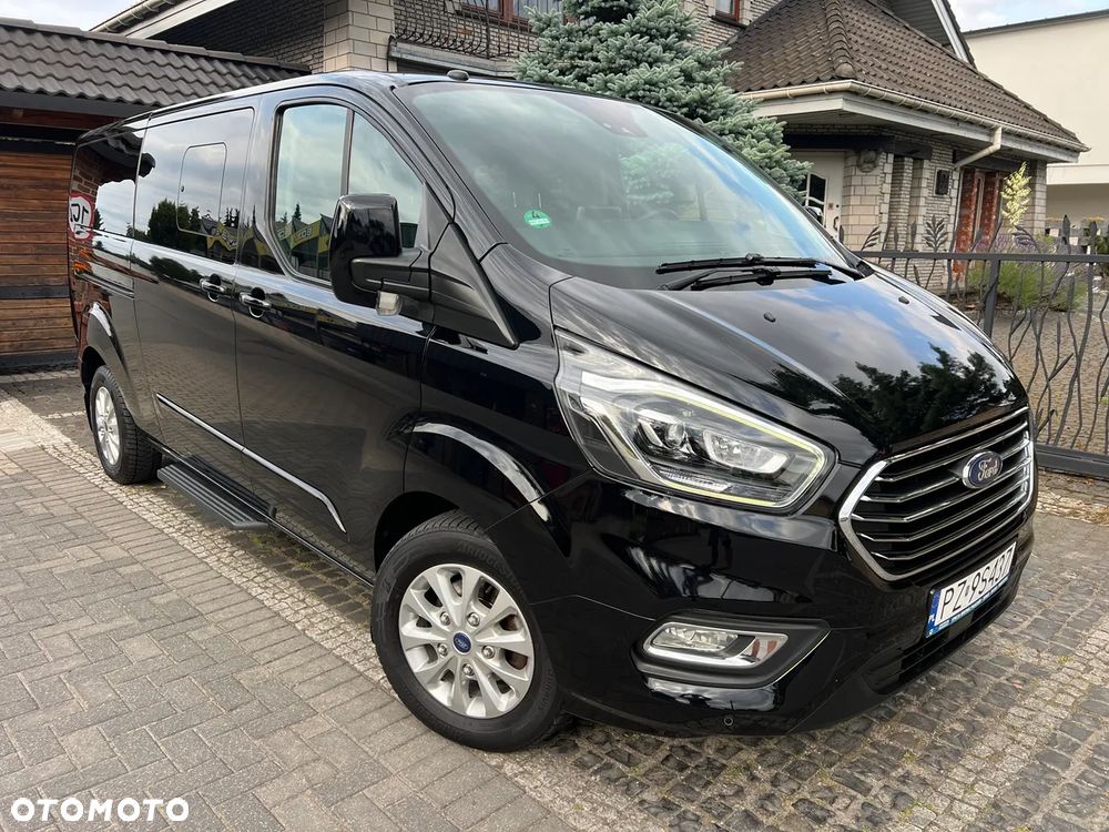 Ford Tourneo Custom - 1