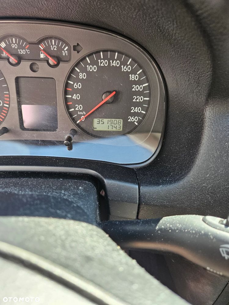 Volkswagen Golf - 5