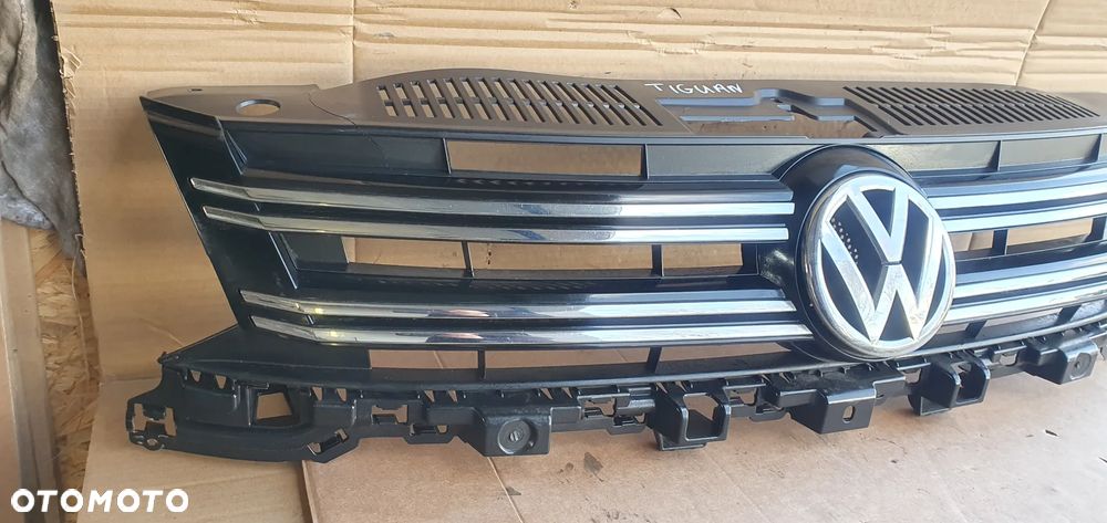 Atrapa grill emblemat VW TIGUAN I Lift - 4