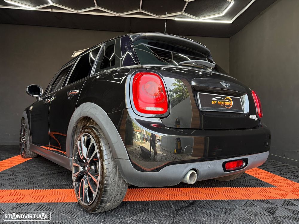 MINI 5 Portas Cooper D Aut. - 29