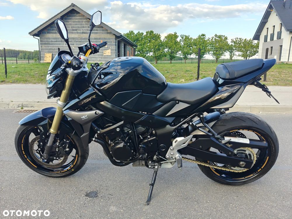 Suzuki GSR - 2
