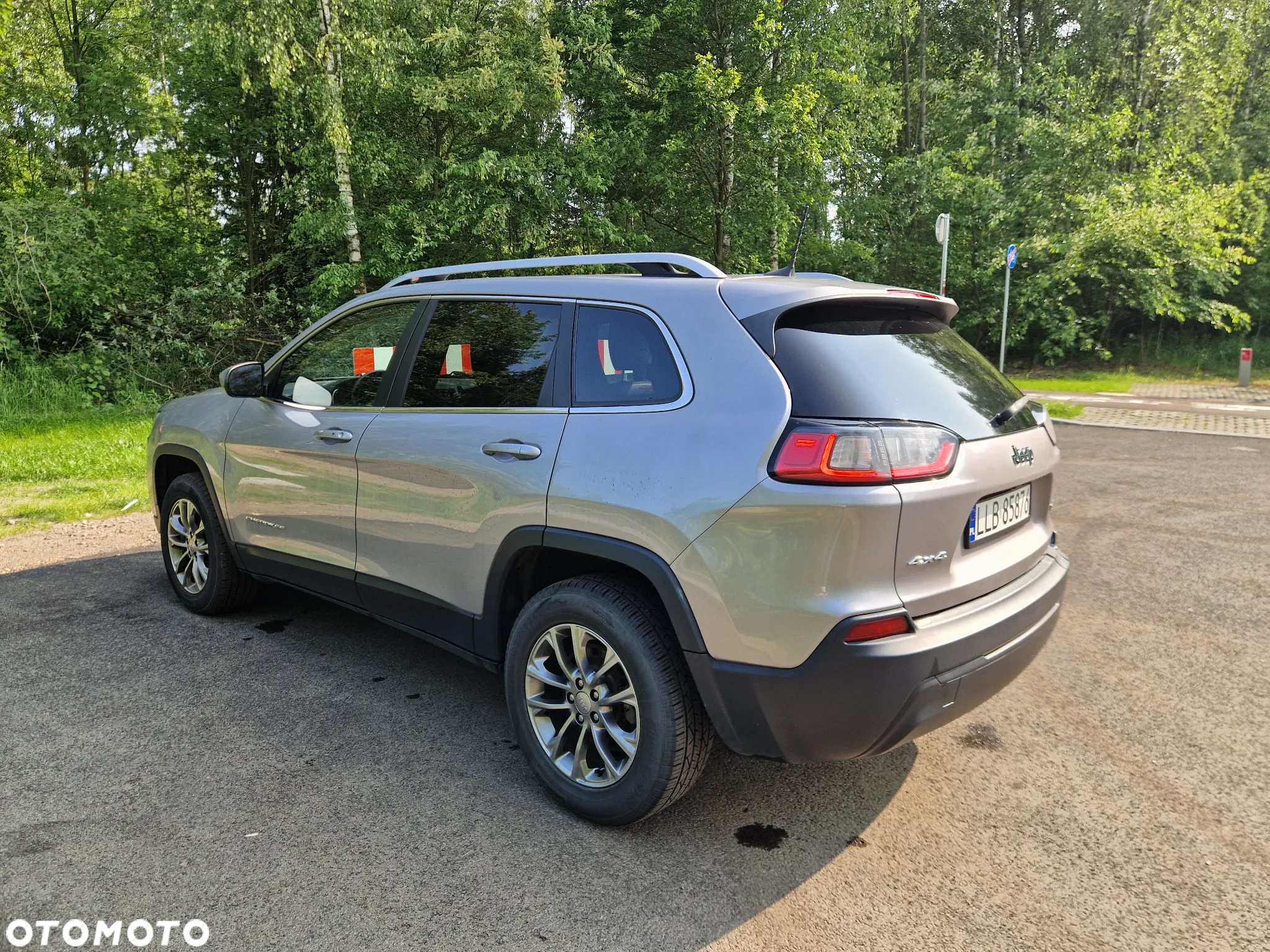 Jeep Cherokee - 12